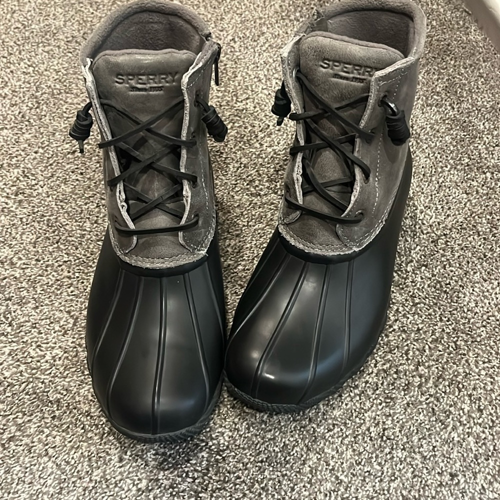 NWT Sperry boots